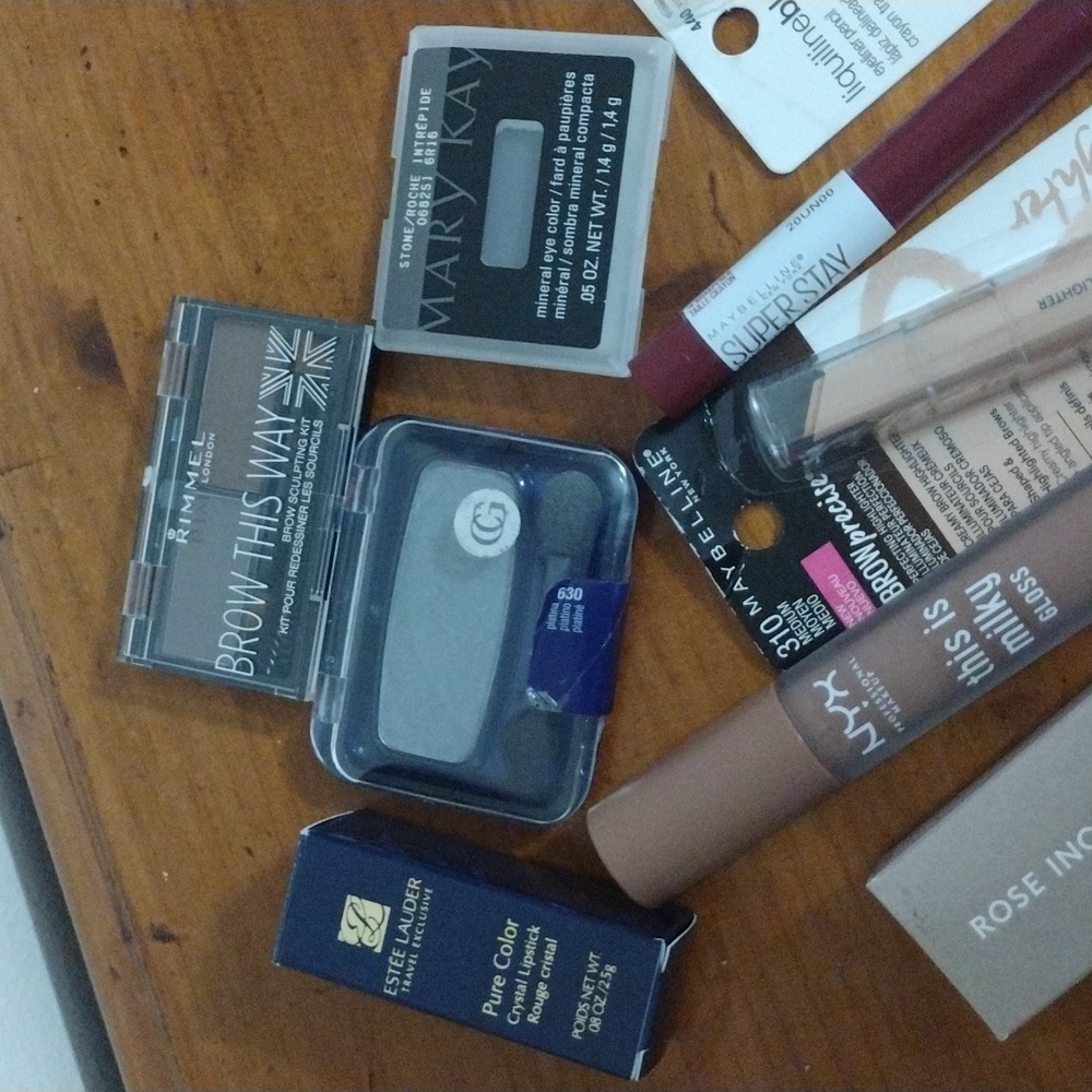 Make Up Bundle - Picture 2 of 11